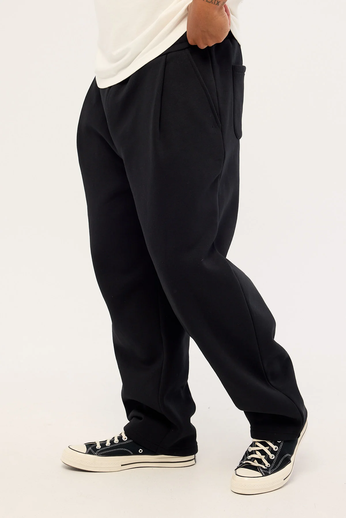 Common Need Roam Pleated Sweatpant Black - Image 3