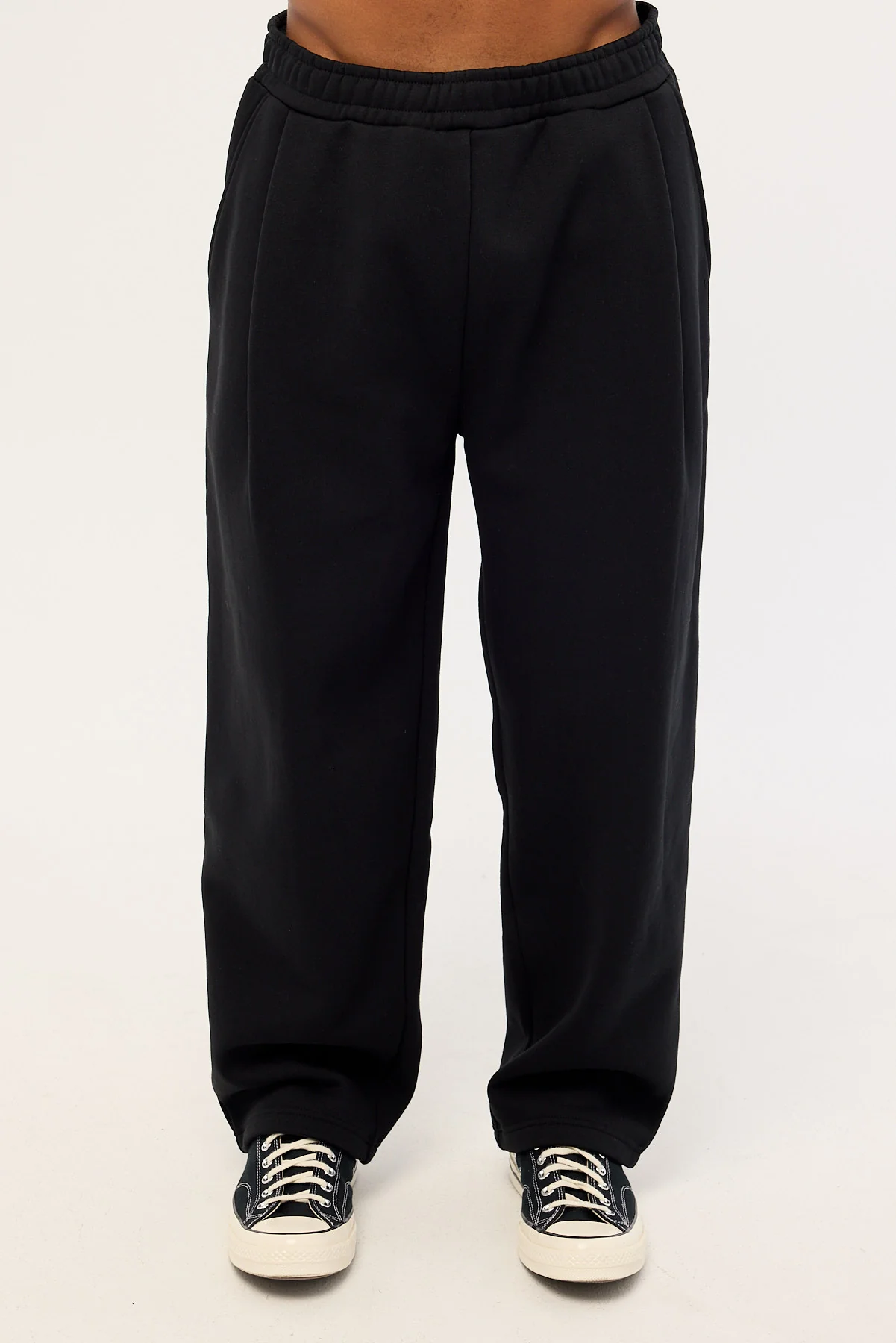 Common Need Roam Pleated Sweatpant Black - Image 7