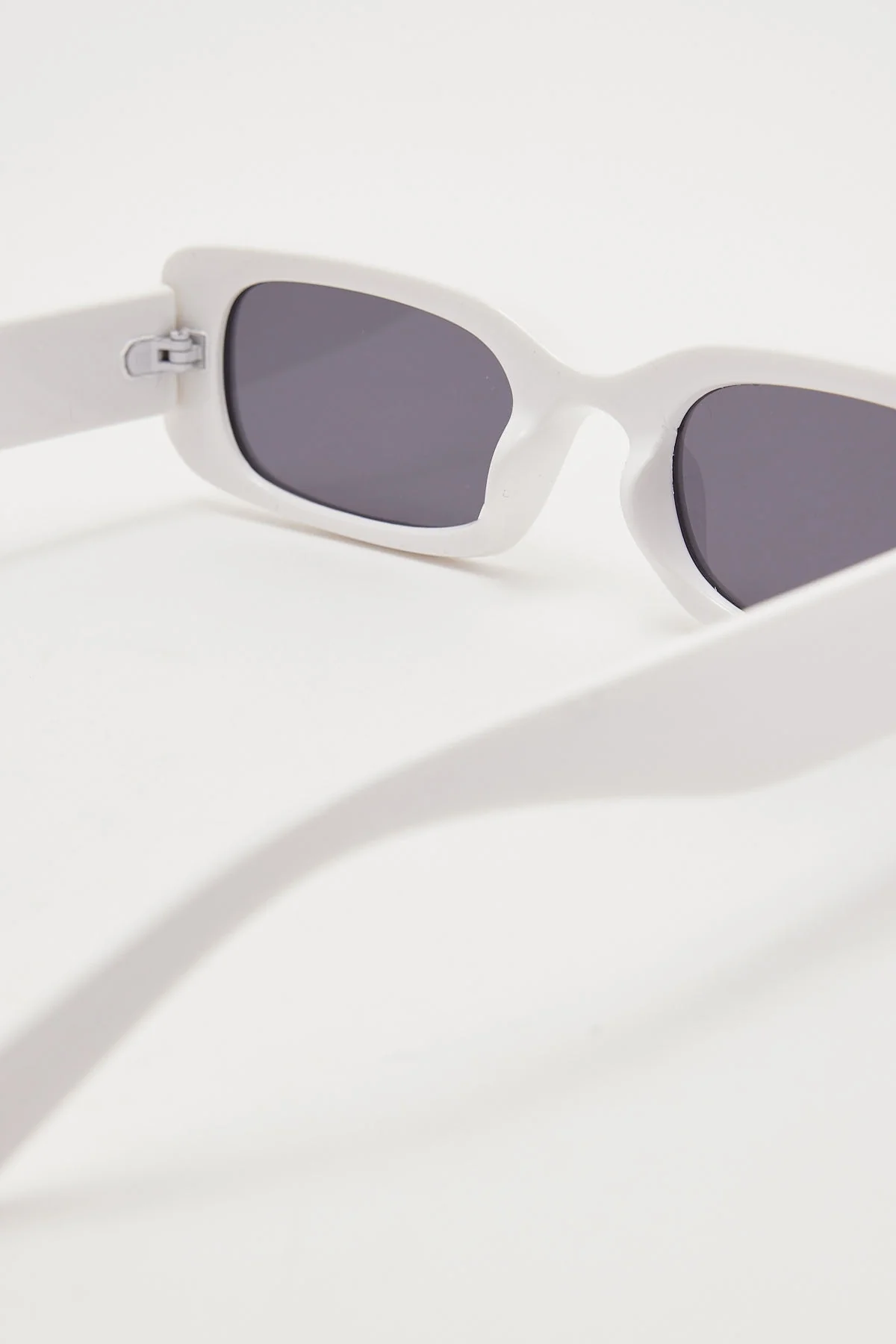 Unity Eyewear Machine White - Image 3
